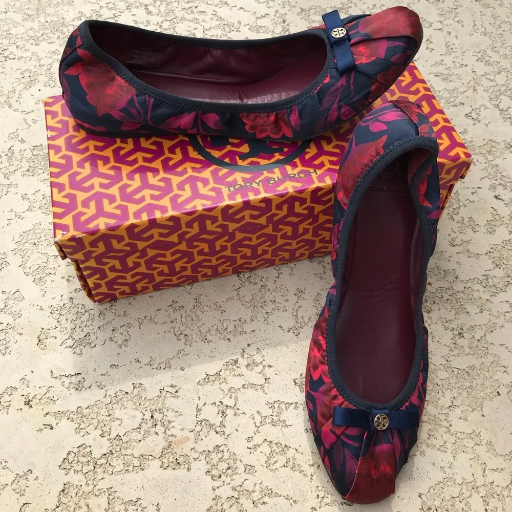 TORY BURCH Ally Ballet Flats Fabric Satin Red Navy Size 10 Box Included